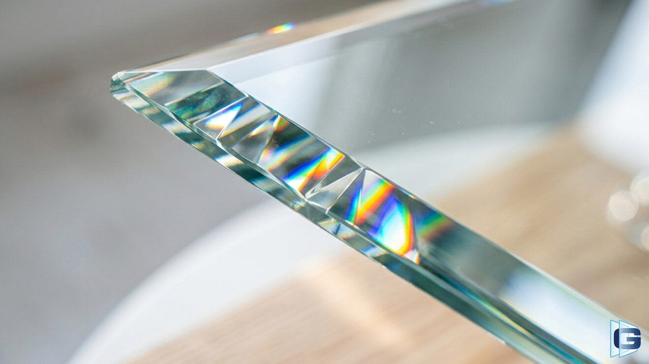 Баннер фацет на стекле