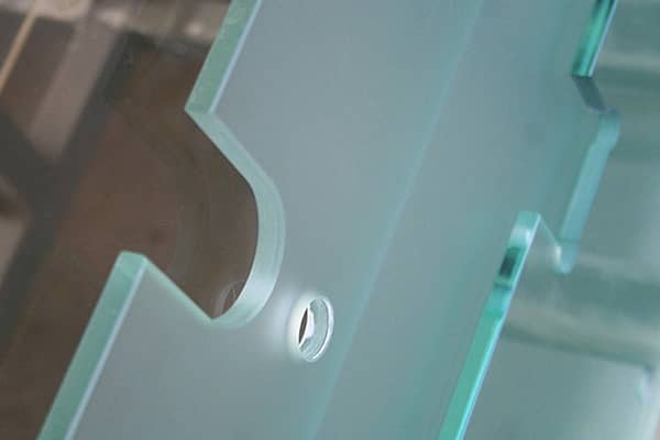 Фото отверстие в стекле